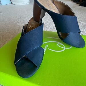 Aerosole healed Slides wide band criss-cross, Sz 8M like NEW Dark Denim NAVY